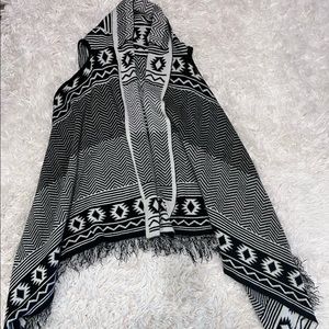 A cardigan-shawl-poncho